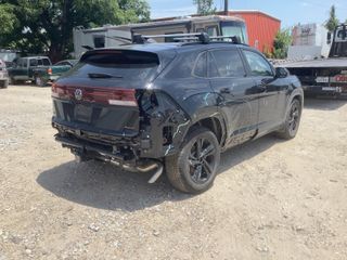 2026 Volkswagen Atlas Cross Sport SEL R-Line Black - Exterior Rear Right Corner Image
